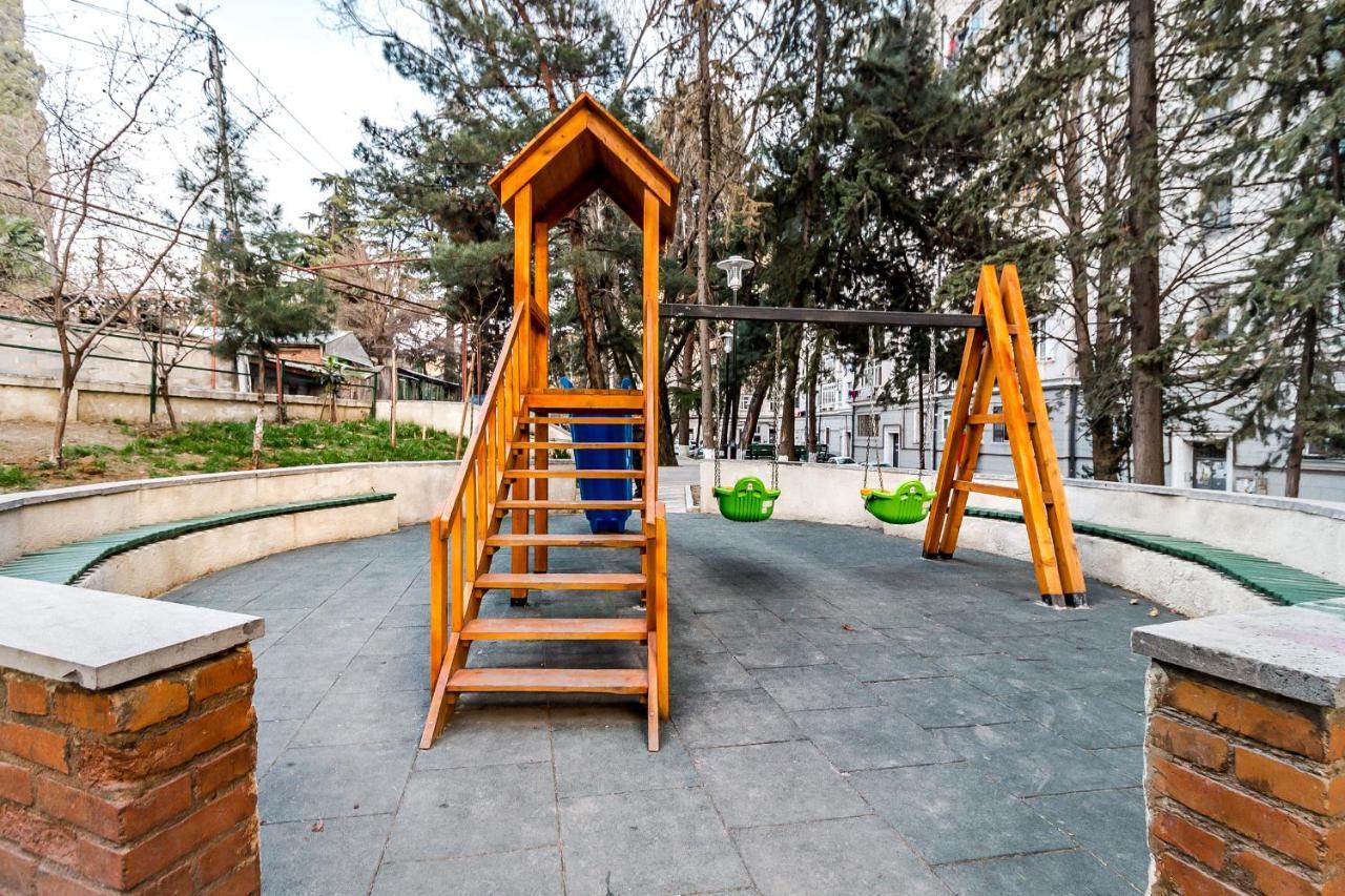 Modern Apartment In Old Тбилиси Екстериор снимка