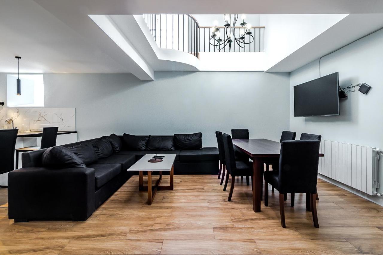 Modern Apartment In Old Тбилиси Екстериор снимка