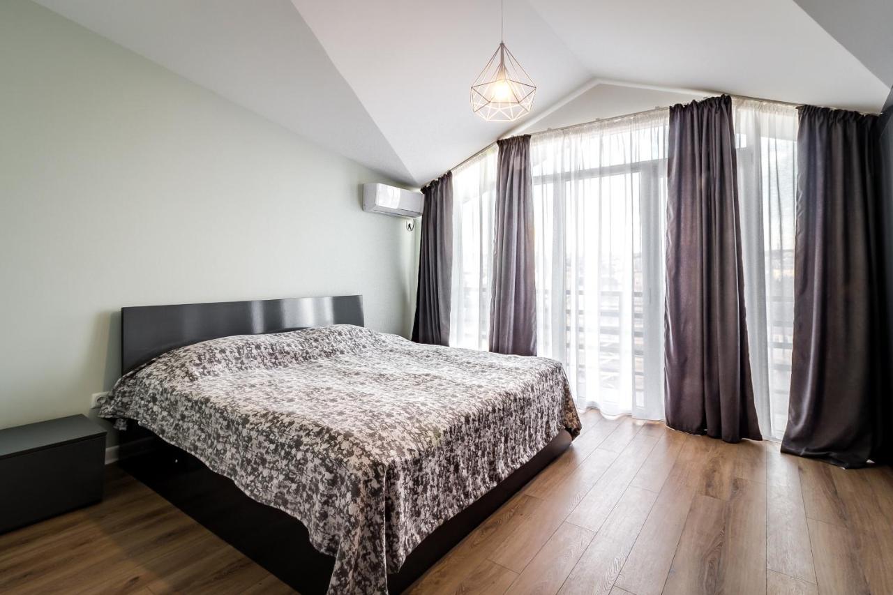 Modern Apartment In Old Тбилиси Екстериор снимка