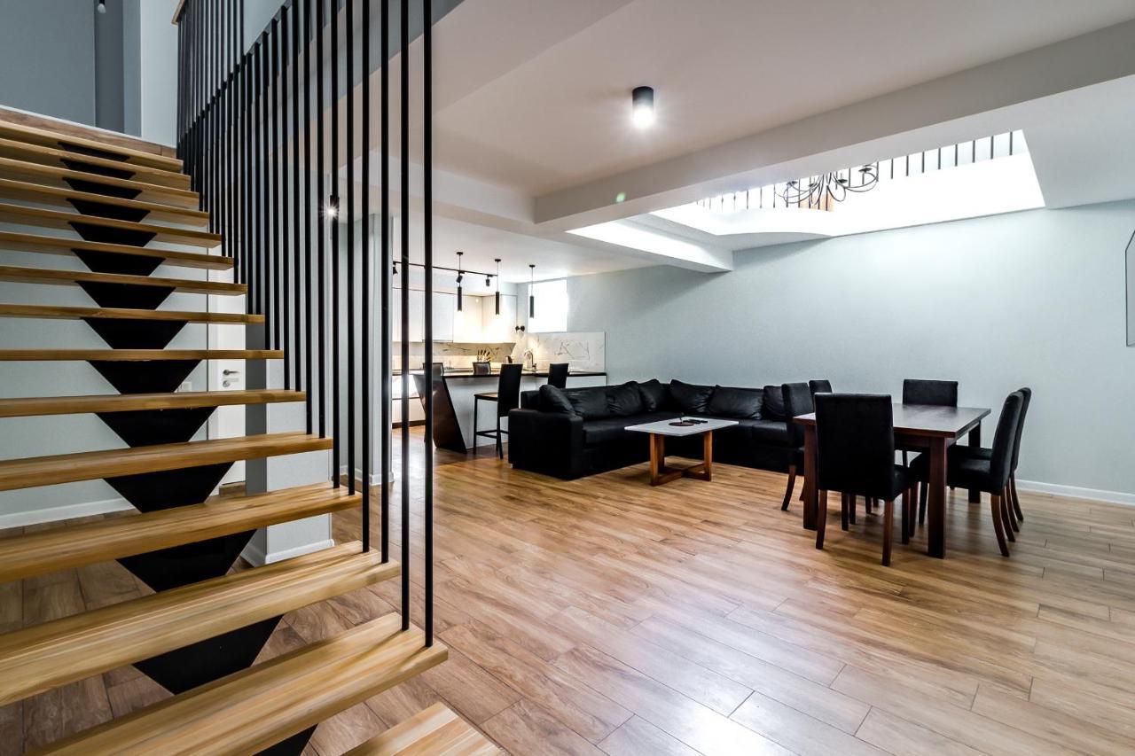 Modern Apartment In Old Тбилиси Екстериор снимка