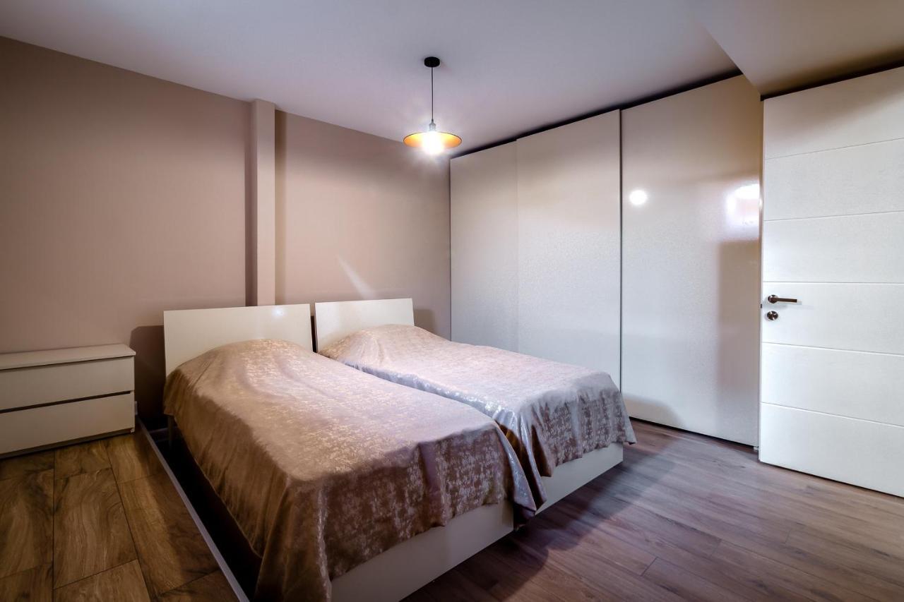 Modern Apartment In Old Тбилиси Екстериор снимка